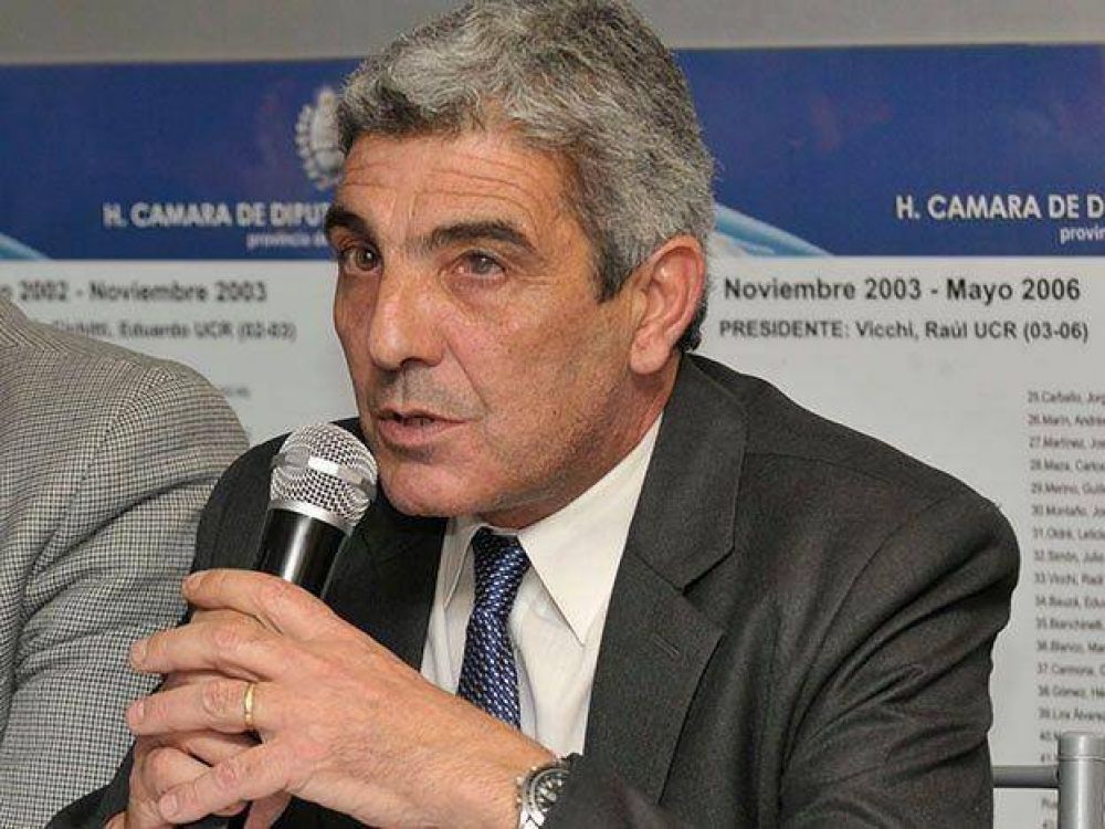 Renunci� el ministro de Hacienda para asumir como legislador