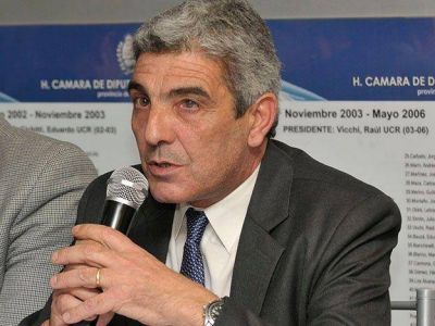 Renunci� el ministro de Hacienda para asumir como legislador