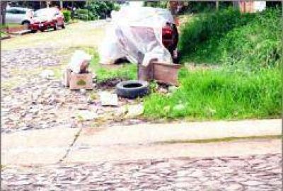 Basural en formaci�n en el barrio San Alberto