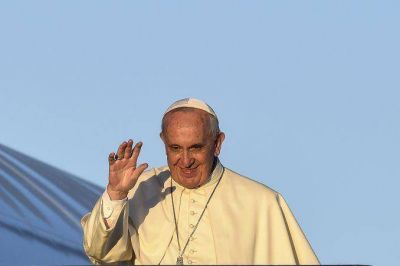 El Papa emprendi� su viaje a �frica en una hist�rica gira