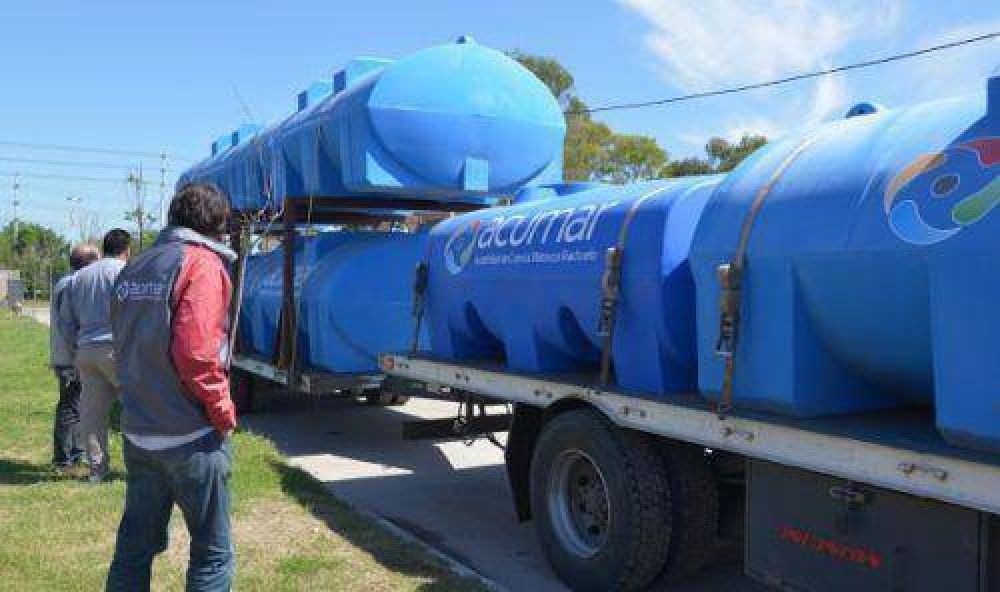 ACUMAR entreg tanques para proveer agua potable en barrios de Lomas de Zamora