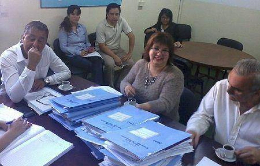Dilatan la aprobaci�n de expedientes adjudicatorios de La Perla y el Torre�n
