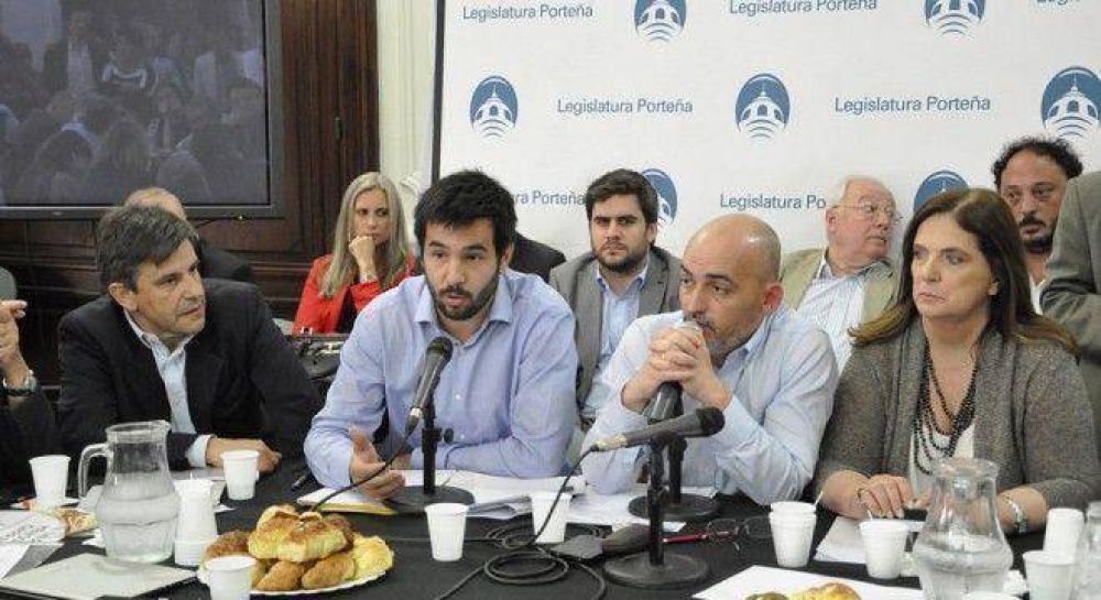 Mart�n Mura se estren� en la Legislatura como ministro de Hacienda de Larreta