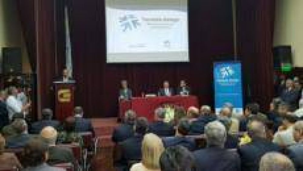 La reforma pol�tica se puso en marcha con una masiva mesa de di�logo