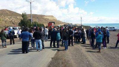 Tras 50 d�as de paro, municipales caletenses vuelven a trabajar