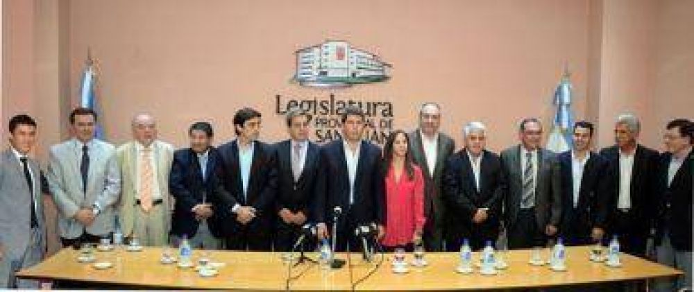 U�ac present� su gabinete y sum� una Secretaria de Estado