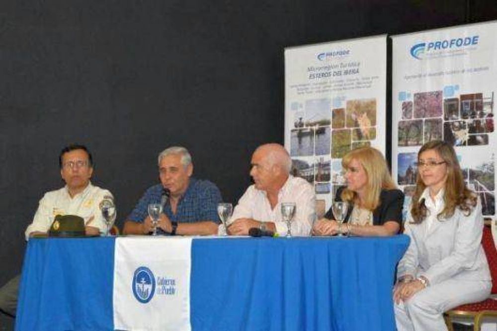 Fabin Ros y el Ministro de Turismo de la Nacin presidieron el acto de cierre del PROFODE en Corrientes