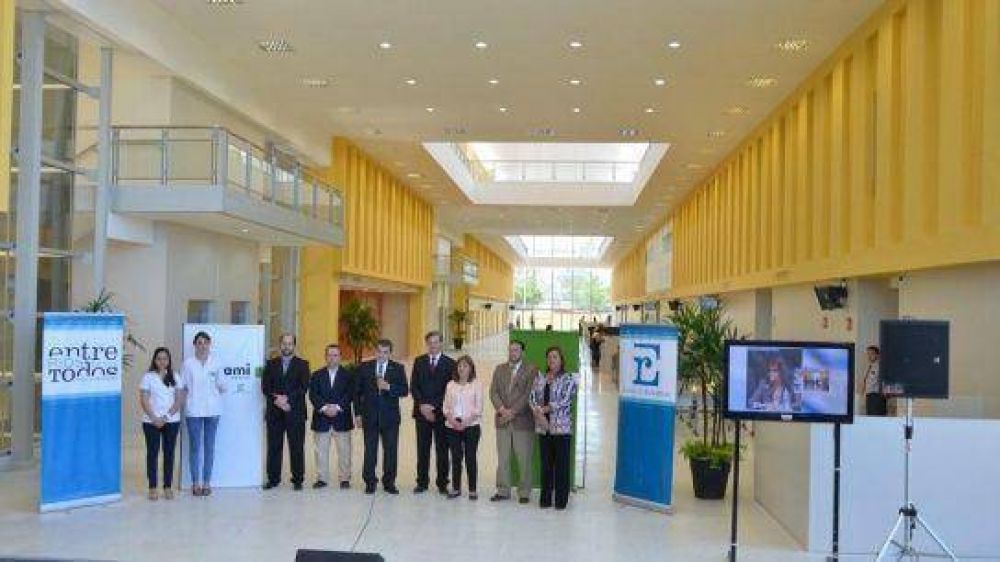 La Presidenta inaugur los consultorios externos y los laboratorios del nuevo hospital de Paran 