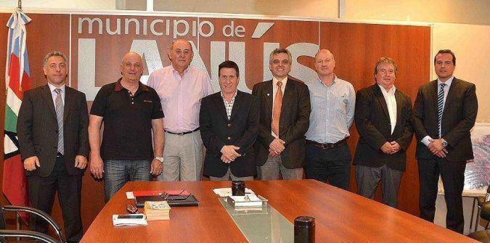 DAR�O D�AZ P�REZ ENTREG� UN SUBSIDIO A ADE LAN�S