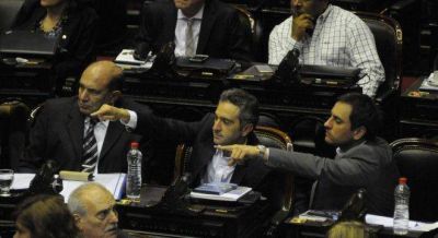 Cristina y La C�mpora se resignan a perder la jefatura de bloque y apuntan a las comisiones