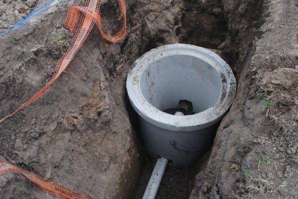 Construcci�n de la c�mara en calle Mendiola para ampliaci�n de la red y servicio cloacal