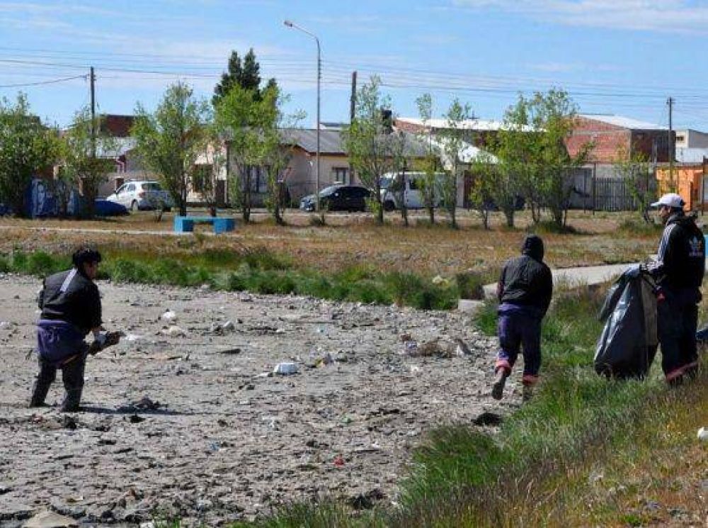 Tareas de limpieza de la �Laguna de los Patos�