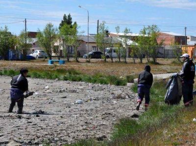 Tareas de limpieza de la �Laguna de los Patos�
