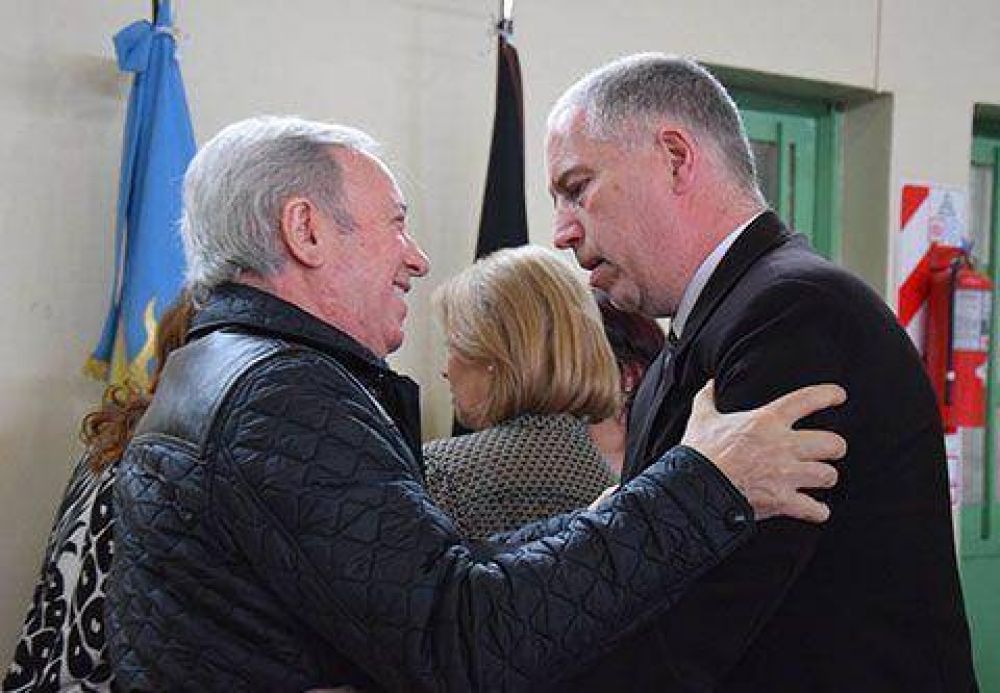 Peralta entreg� terrenos a familias de R�o Gallegos