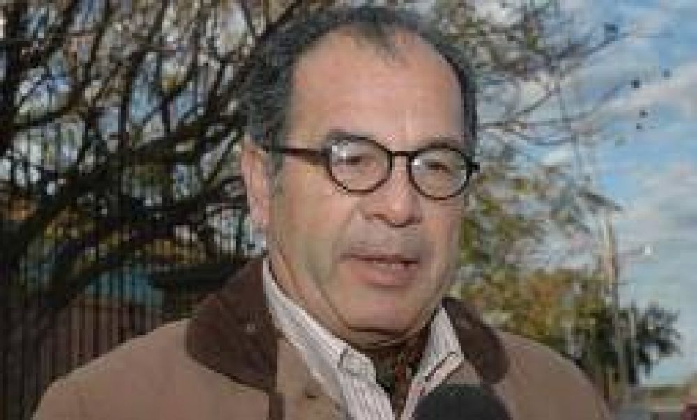 Denuncian a diputado de amenazar a inspector de tr�nsito