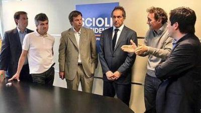 Scioli asoma como prenda de unidad en el PJ bonaerense