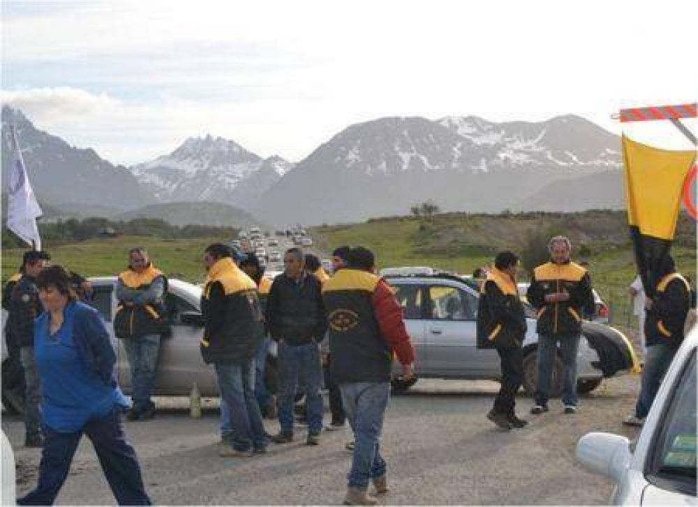 Gremios realizan piquetes en Ushuaia