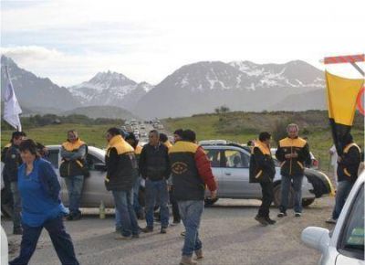 Gremios realizan piquetes en Ushuaia