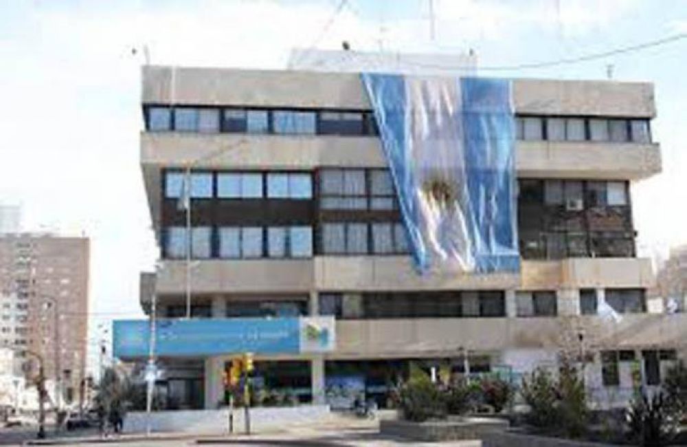 El lunes cobran los sueldos los municipales capitalinos