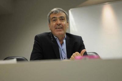 �Manzur no tendr� que arrodillarse por obras, como tuvieron que hacerlo gobernadores radicales�