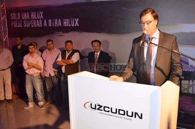 Uzcudun present� la nueva Toyota Hilux