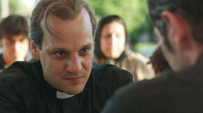 Una denuncia enturbia el estreno del film con Rodrigo de la Serna sobre el papa Francisco