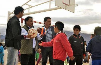 En Animan� se inaugur� el play�n deportivo de una nueva urbanizaci�n 
