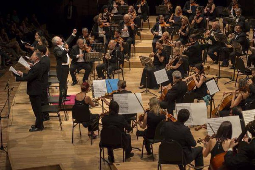 La Orquesta Sinf�nica Municipal deslumbr� en la Ballena Azul