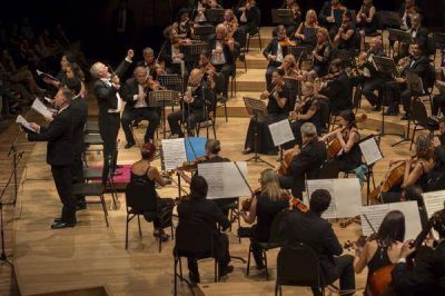 La Orquesta Sinf�nica Municipal deslumbr� en la Ballena Azul