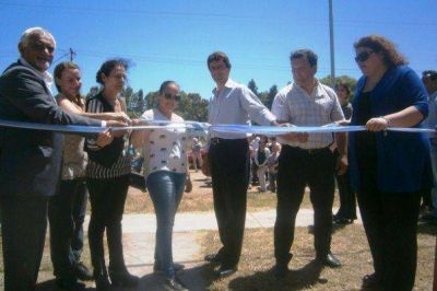 Entregaron 42 viviendas en Guatrach�