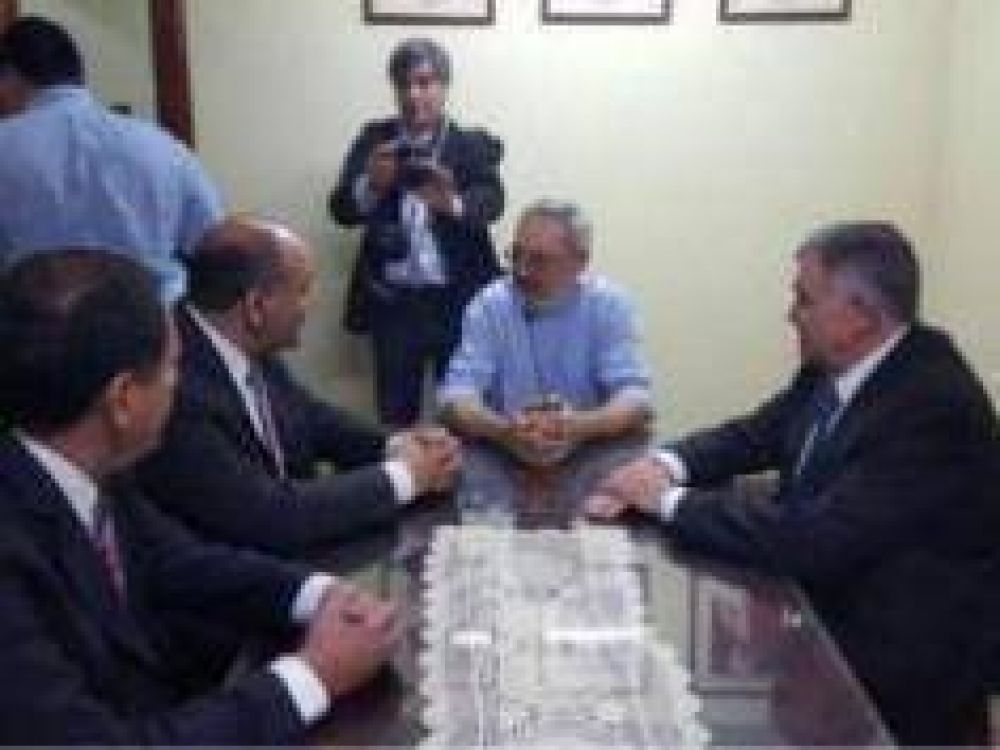 El gobernador Manzur visit� a monse�or Rossi en Concepci�n