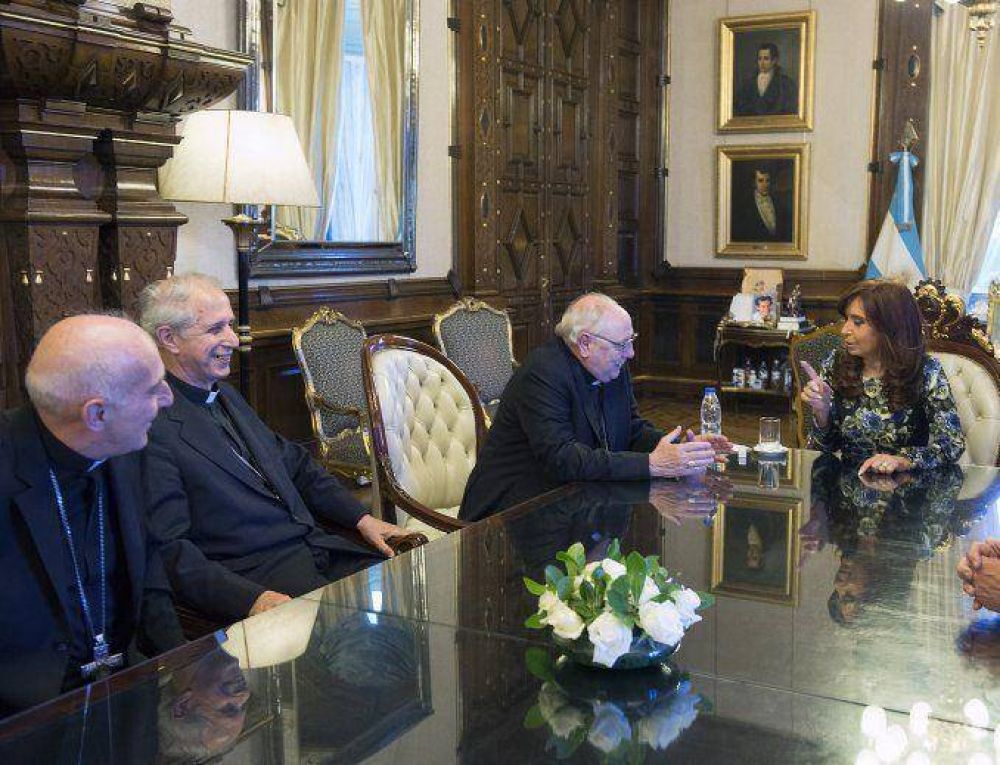 Cristina Kirchner recibi en Casa de Gobierno a la cpula de la Iglesia