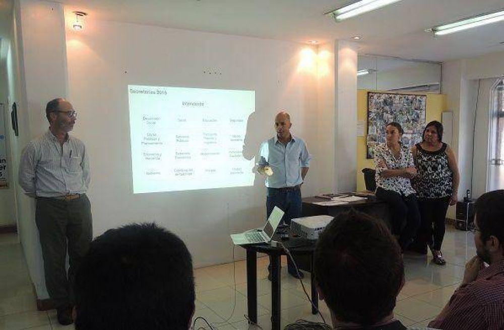Nicol�s Ducot� present� el nuevo organigrama municipal para Pilar