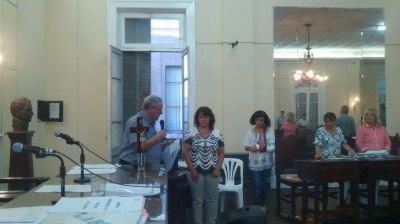 Asumi� una concejal en reemplazo de Eraldo Gonz�lez