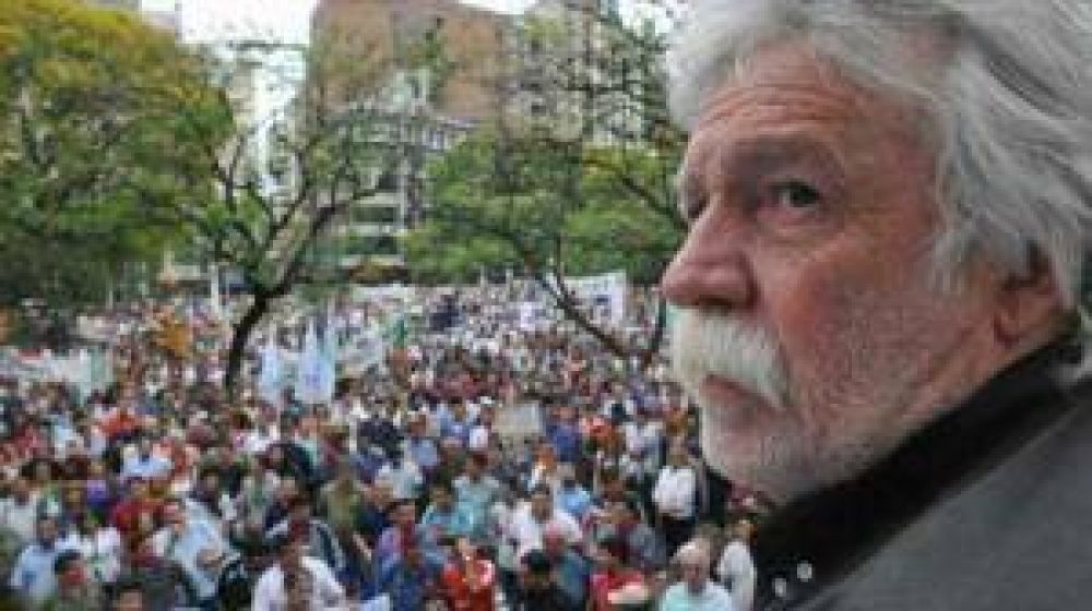 Mestre contraataca con tijera
