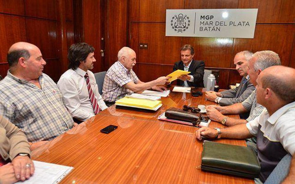 Pulti se mostr� con autoridades del Sindicato de Municipales