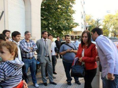 La falta de cintura de Vidal pone en riesgo la gobernabilidad: La UCR habla de un pacto con el FpV