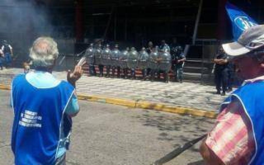 Esteban Echeverr�a: Gray despidi� y reprimi� a 30 trabajadores