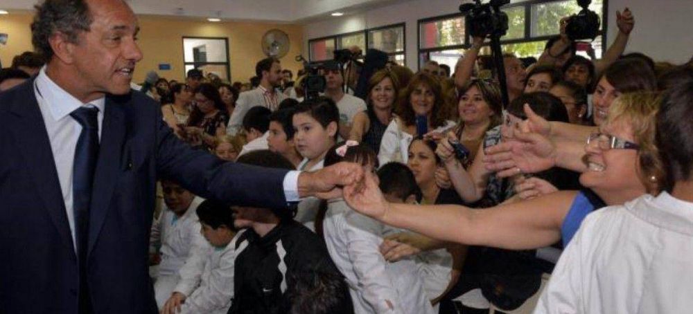 Scioli inaugur� una escuela en Lan�s