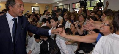 Scioli inaugur� una escuela en Lan�s
