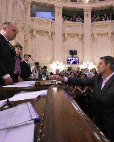Jat�n: �Vamos a crear un lugar donde nos sentemos a discutir�
