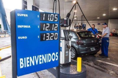 En algunas estaciones ya rige la rebaja en los combustibles