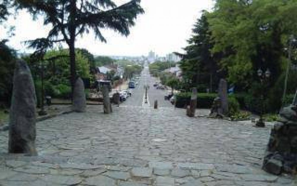 Lunghi presenta la temporada de verano 2016 en Tandil