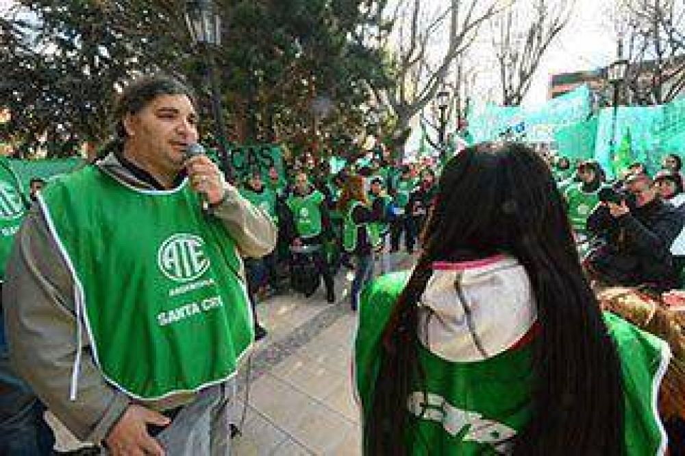ATE para en toda la provincia y pide bono de fin de a�o