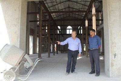 Paredi recorri� las obras del Centro Cultural de Pir�n y el Patio de las Palmeras 