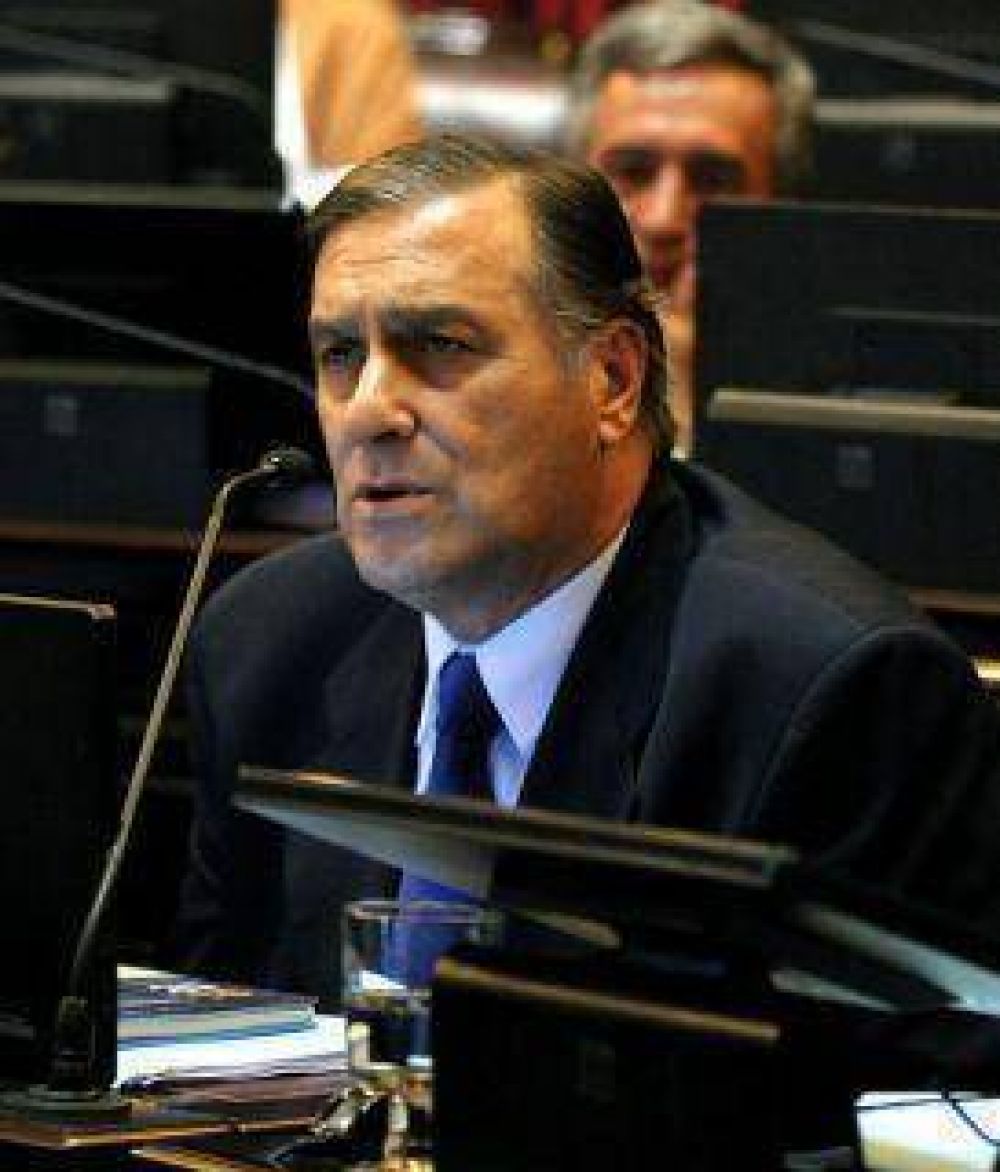 Rozas jura hoy como Presidente del bloque de senadores de la UCR