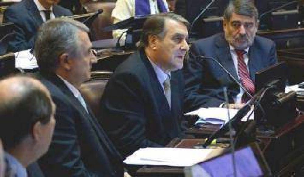 �ngel Rozas es el nuevo Presidente del Bloque de Senadores de la UCR