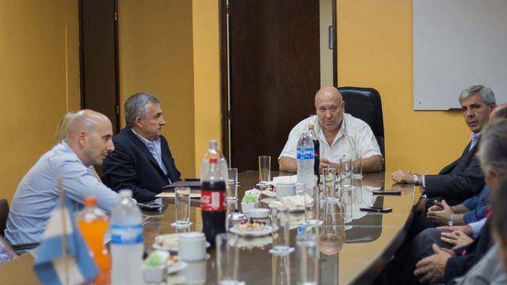 Gerardo Morales se comprometi� a apuntalar el sector tabacalero