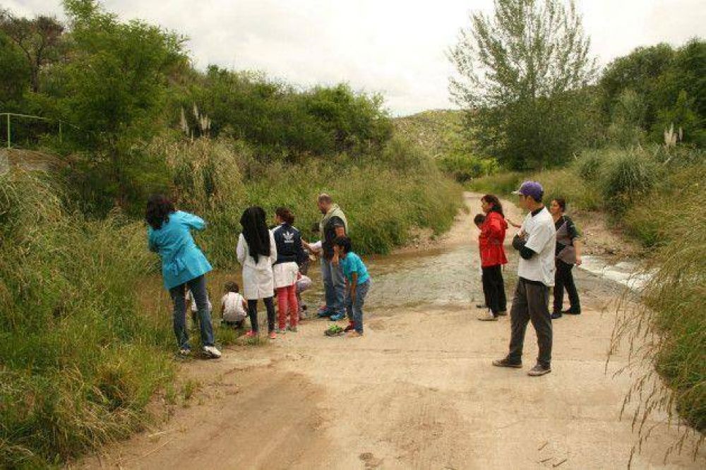 Visita especial de �Conciencia x el Agua� a Los Puquios