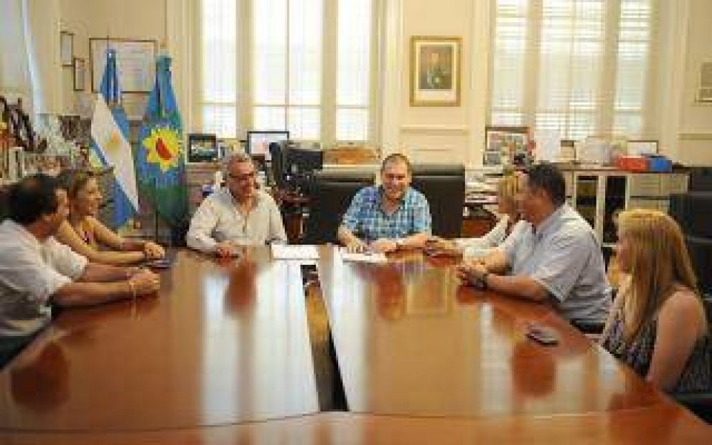 Tigre otorg� un bono de $2400 a los trabajadores municipales